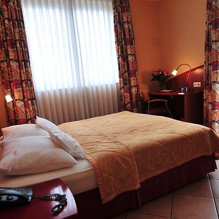 Hotel Mado Koln Ruang foto
