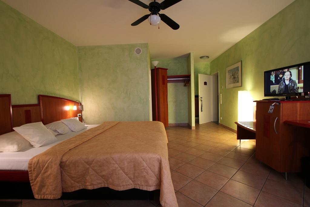 Hotel Mado Koln Ruang foto