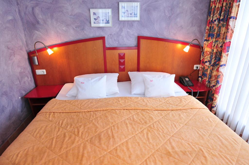 Hotel Mado Koln Ruang foto