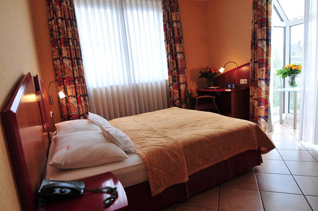 Hotel Mado Koln Ruang foto