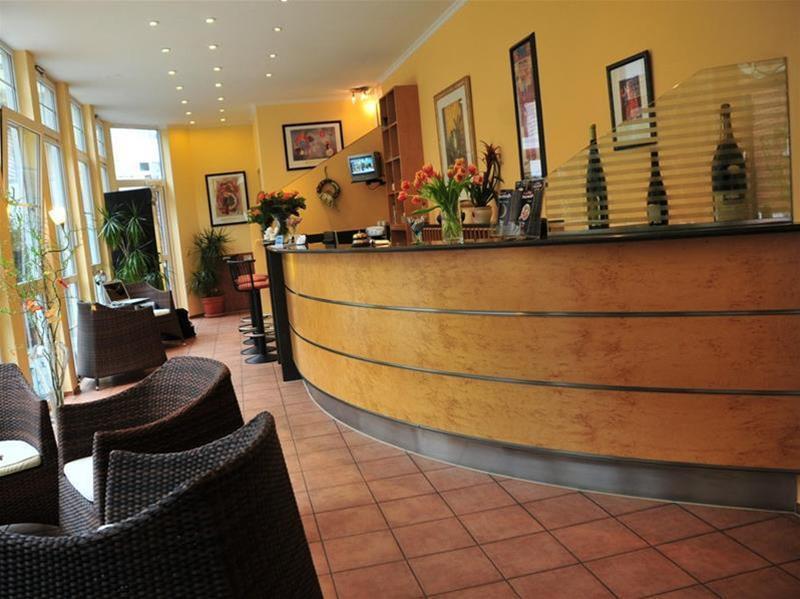 Hotel Mado Koln Bagian luar foto
