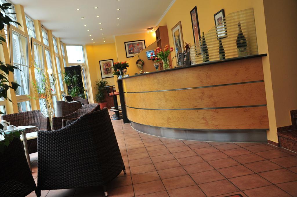 Hotel Mado Koln Bagian luar foto
